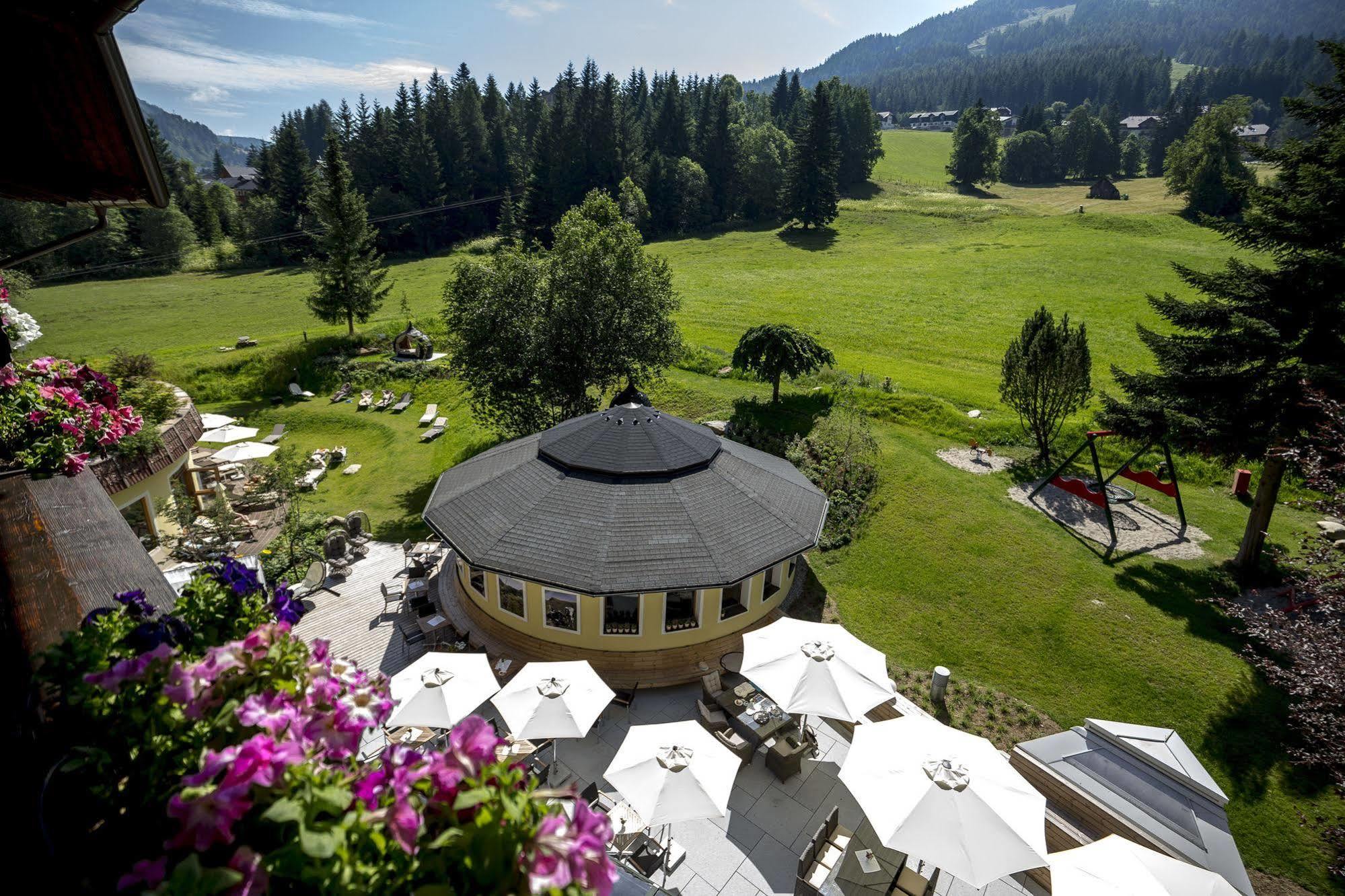 Family & Sporthotel Kaerntnerhof Bad Kleinkirchheim Exterior foto